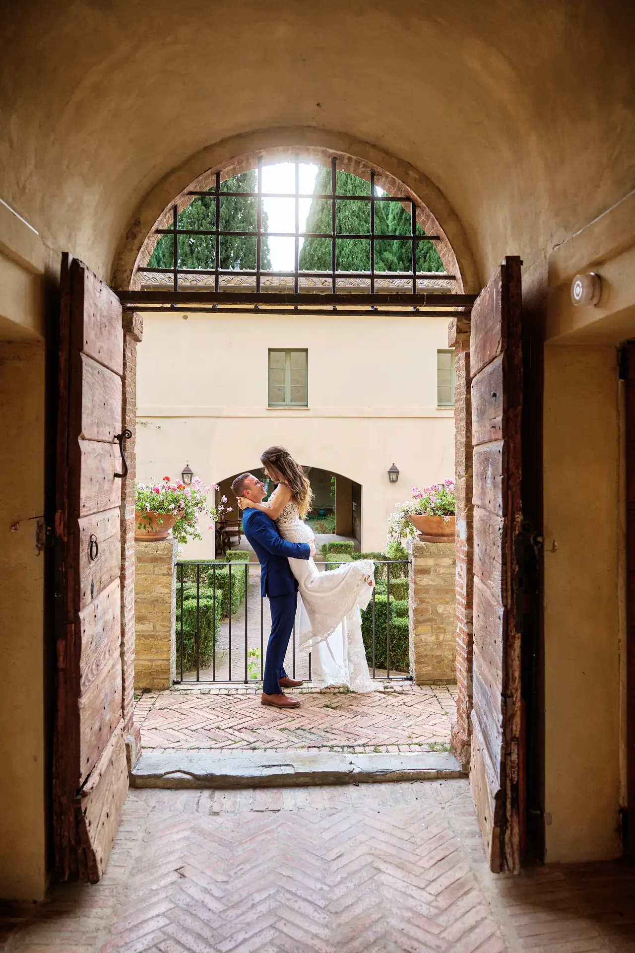 eliza james argiano dimore elopement