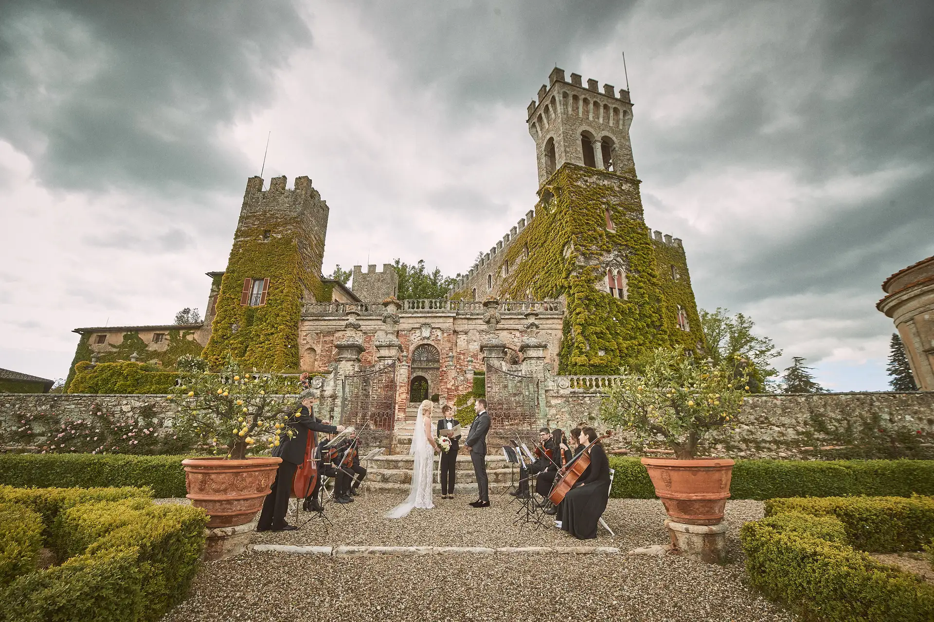 tawnie mark castello di celsa elopement