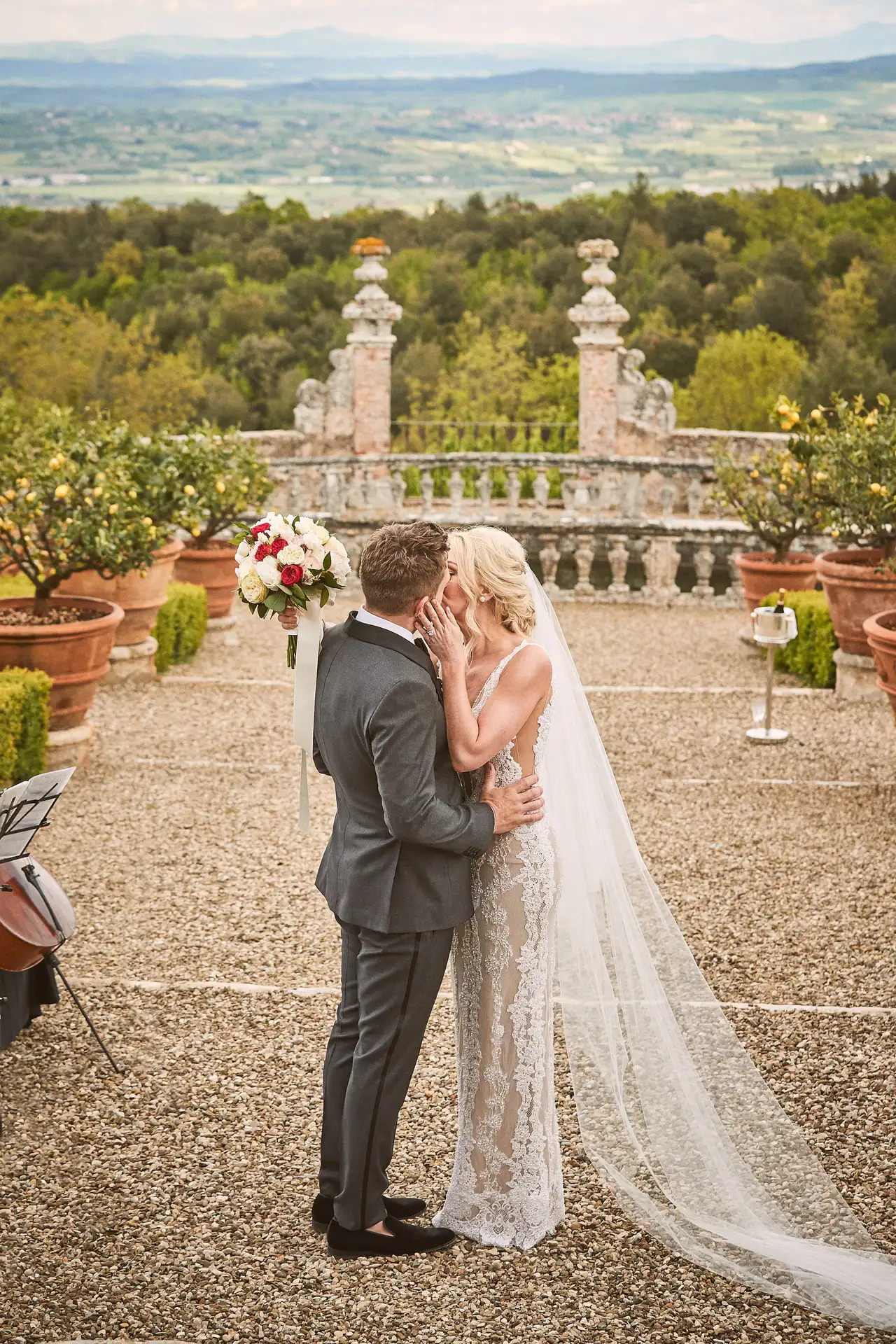 tawnie mark castello di celsa elopement