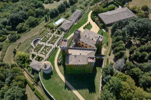 elegant castle elopement billie nick
