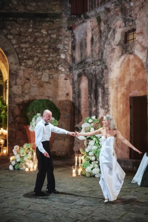 elegant castle elopement billie nick