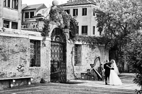 iconic venice elopement dariya seth