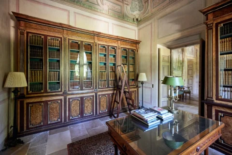 iconic villa elopement ami bobby