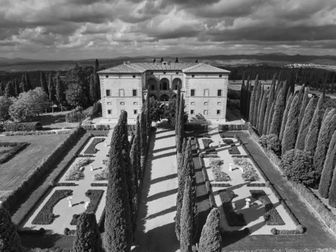 intimate tuscan celebration gabrielle nick