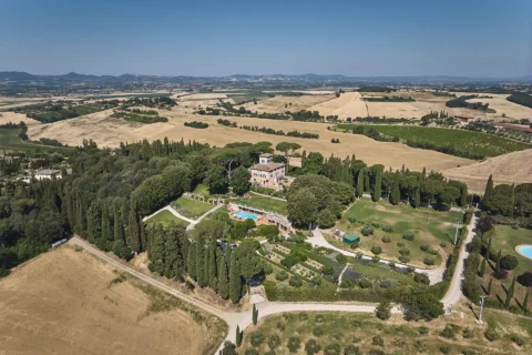 stylish villa elopement carissa lane