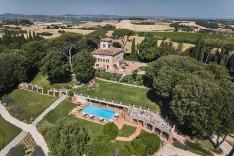 stylish villa elopement carissa lane