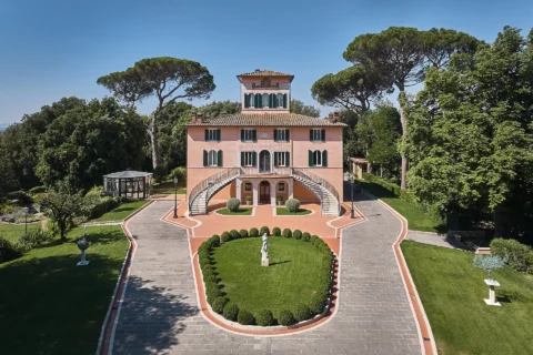 stylish villa elopement carissa lane