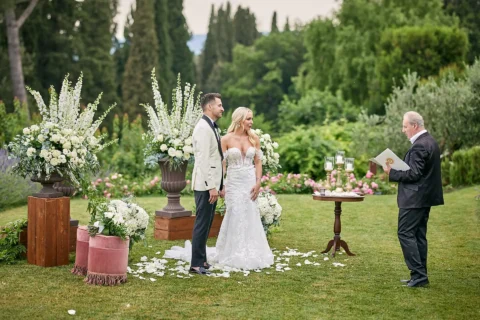 stylish villa elopement carissa lane